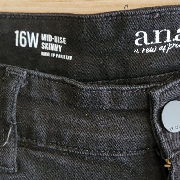 a.n.a Womans Mid Rise Skinny Jean - Picture 2 of 3
